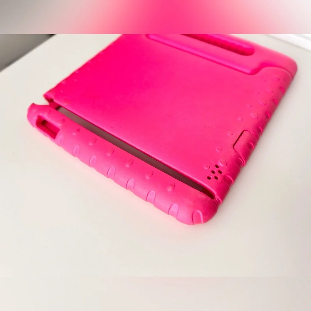 iPad Dynamo Foam Protective Carrying Case w Easy Grip Handle • Hot Pink